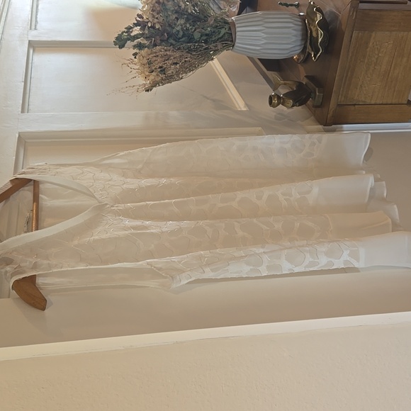 T Tahari White Sleeveless Top - Picture 9 of 10